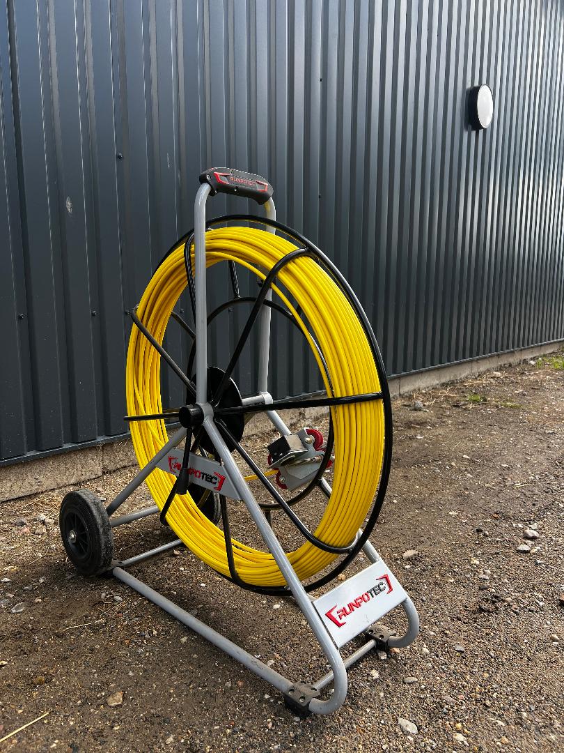 Kabeltrækker/glasfiber trækfjeder på vogn