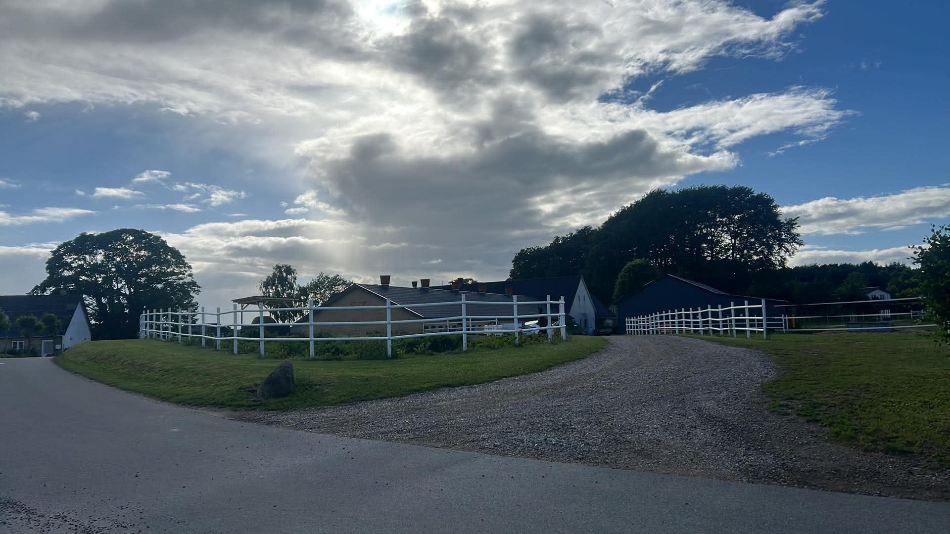 Grønlundsminde · Gård og omgivelser